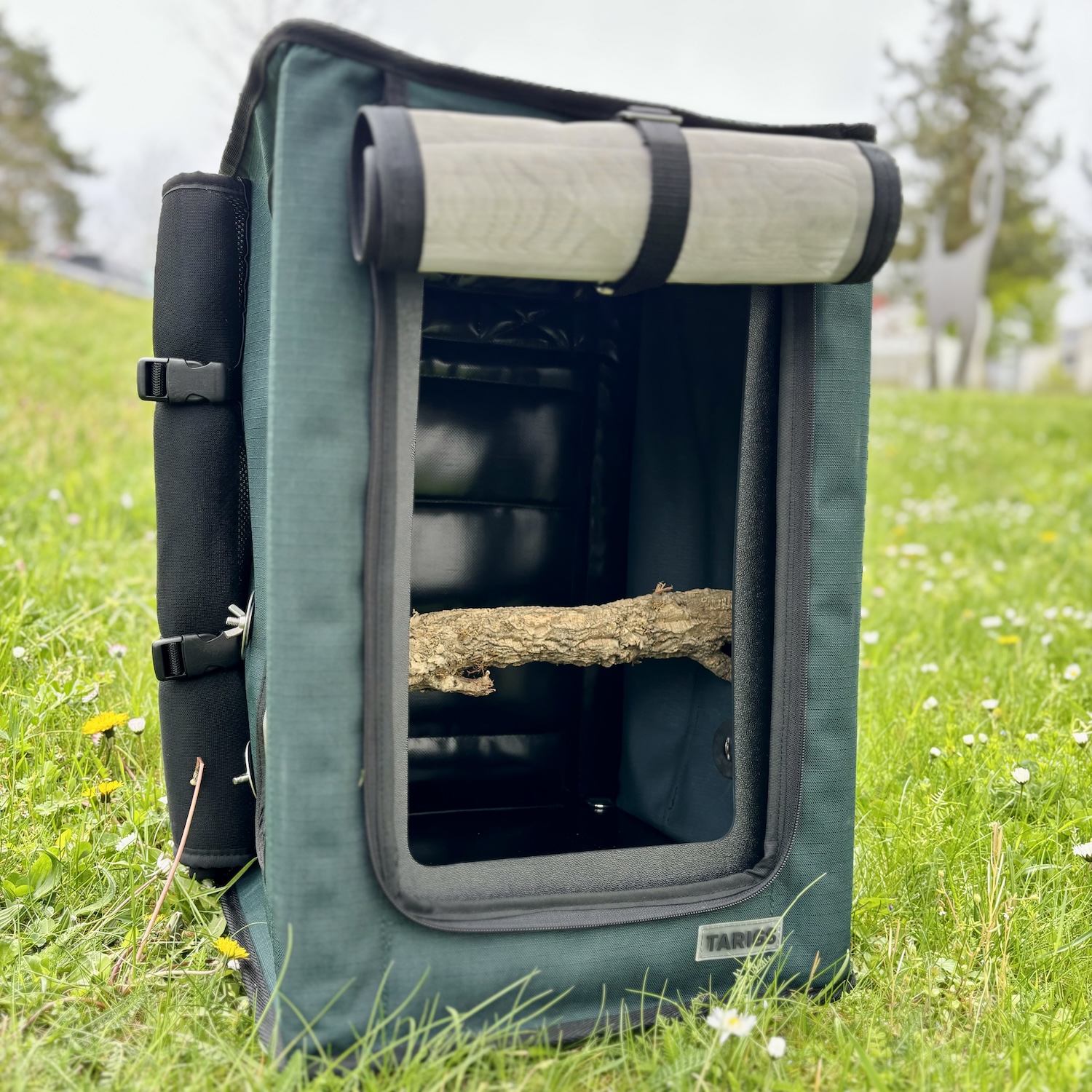 BIRDLINER bird backpack with cork perch
